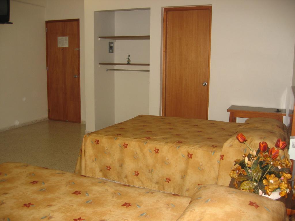 Hotel Delfines - A 2 Calles Del Acuario Veracruz Kültér fotó