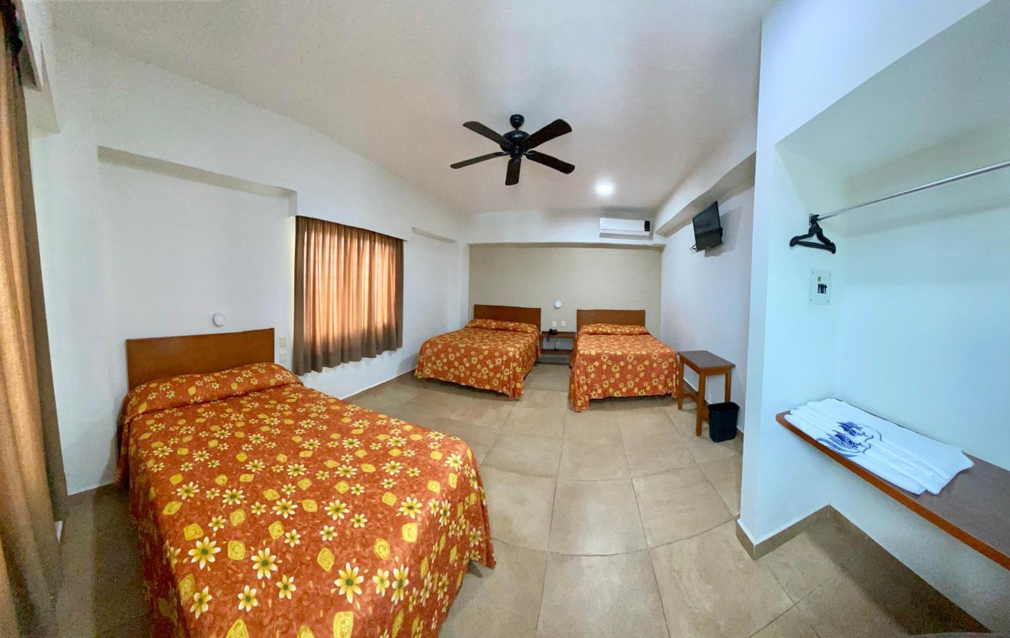 Hotel Delfines - A 2 Calles Del Acuario Veracruz Kültér fotó