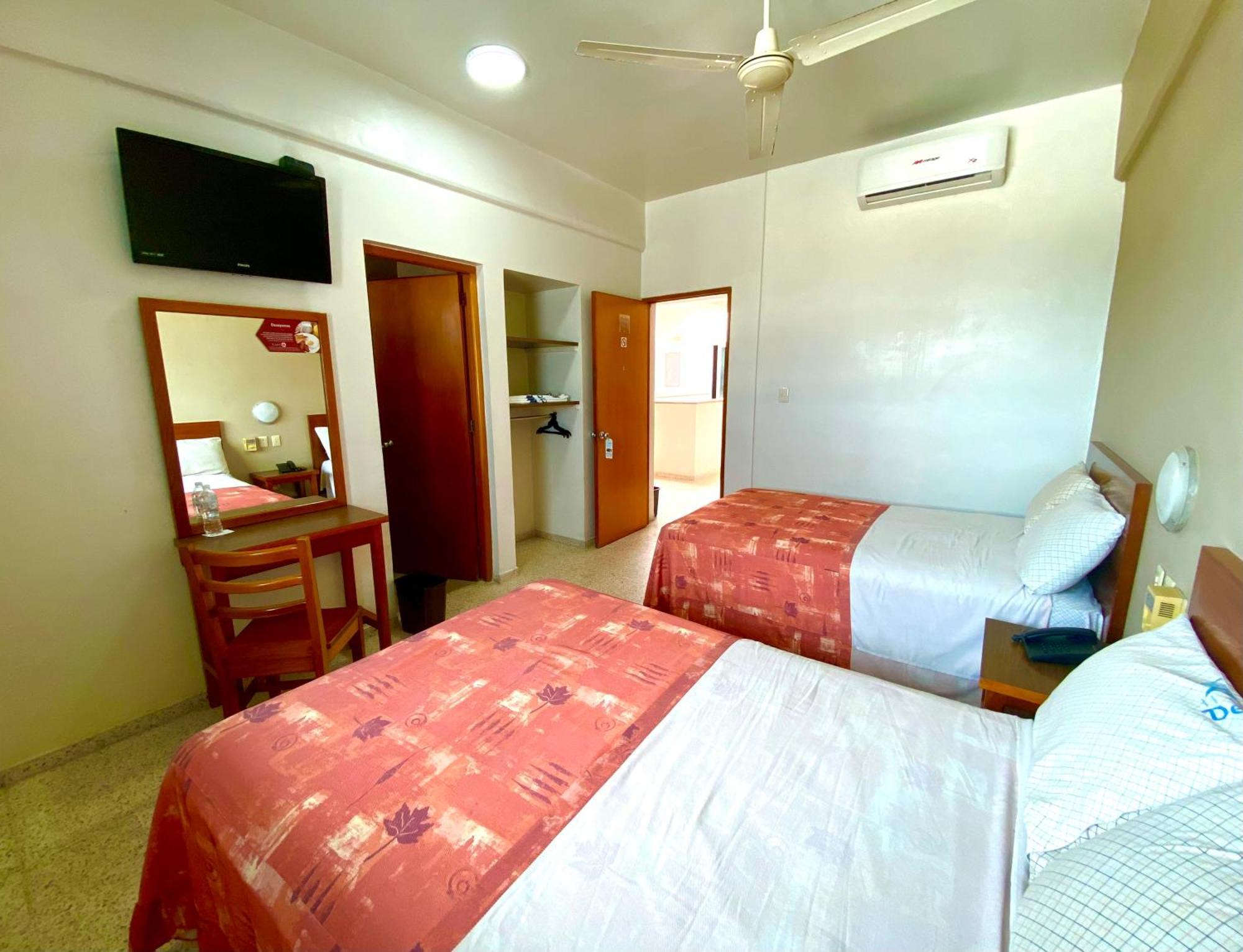 Hotel Delfines - A 2 Calles Del Acuario Veracruz Kültér fotó