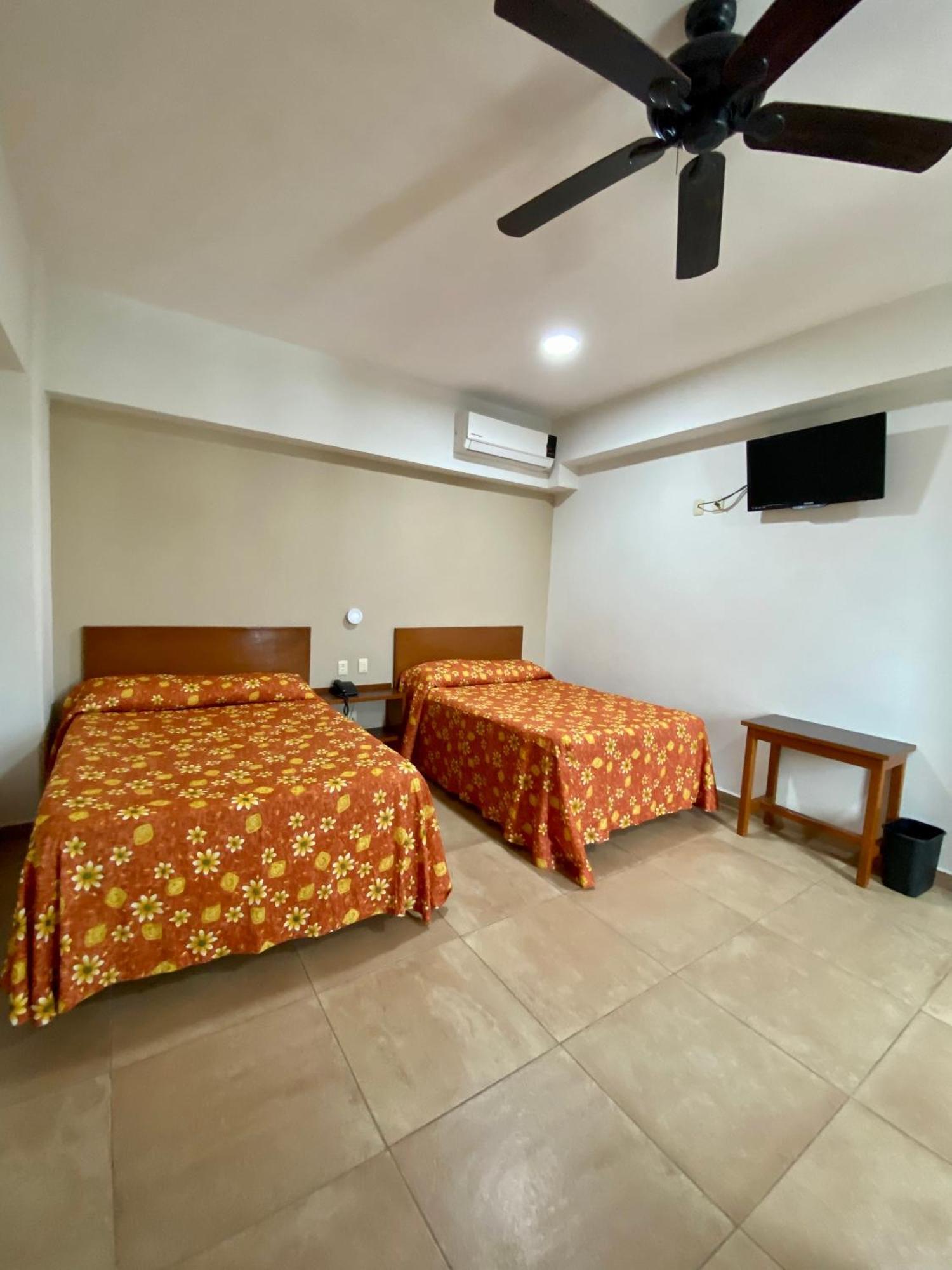 Hotel Delfines - A 2 Calles Del Acuario Veracruz Kültér fotó