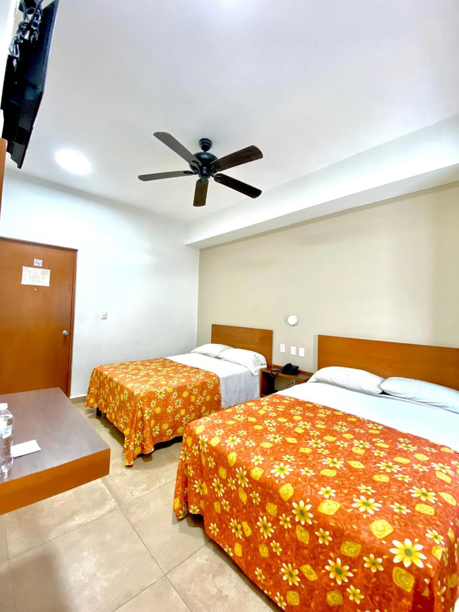 Hotel Delfines - A 2 Calles Del Acuario Veracruz Kültér fotó